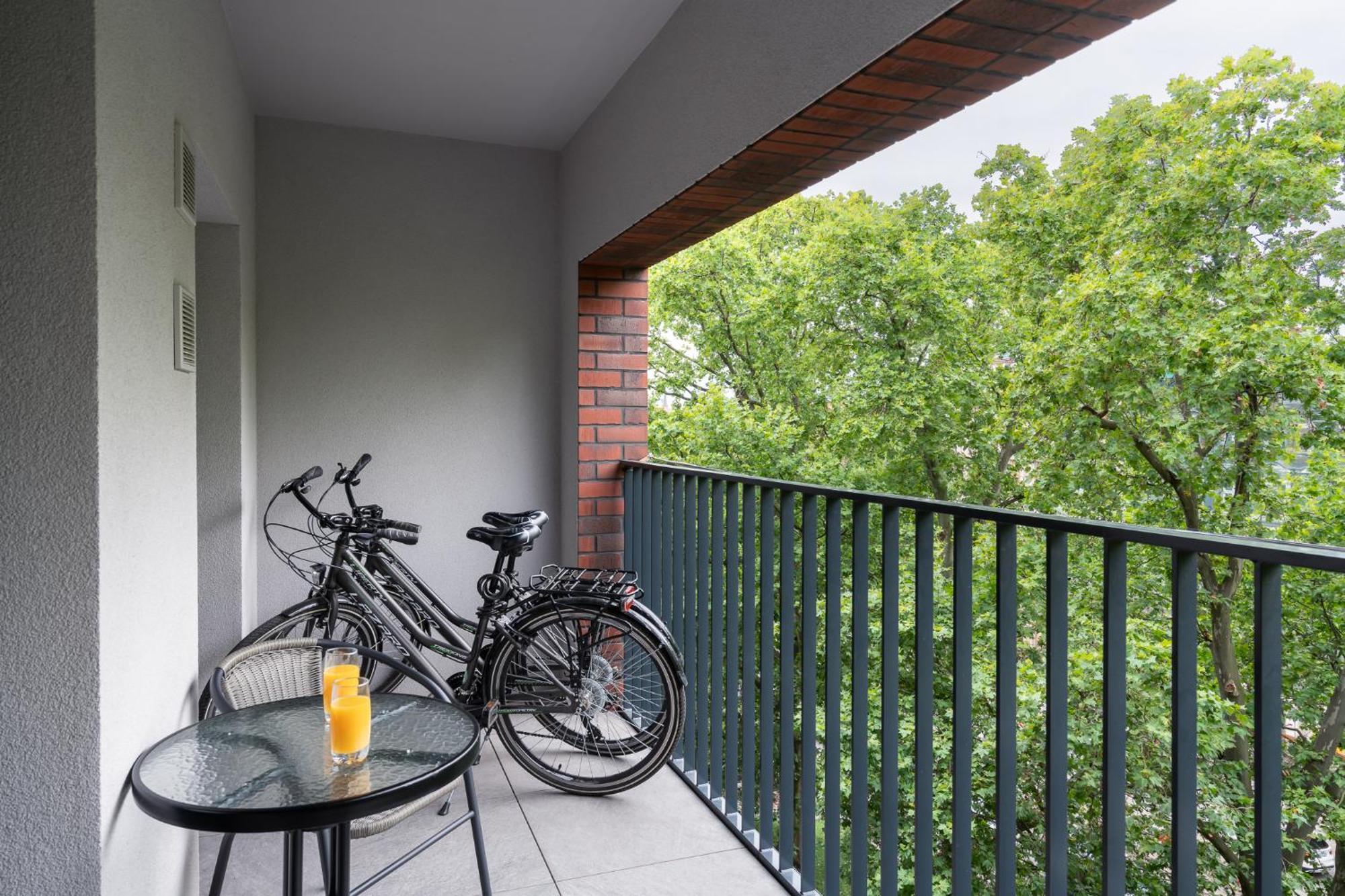 Apartwro 4Th-City Square Railway Station Balcony, Garage, Bicycles วรอตซวาฟ ภายนอก รูปภาพ
